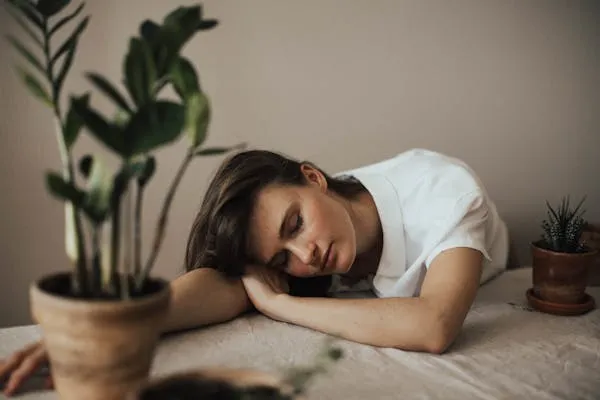 The Science of Beauty Sleep: How Rest Affects Your Skin and Overall Glow